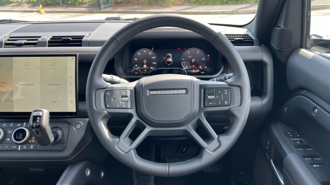 Land Rover Defender 3.0 D250 X-Dynamic HSE 110 5dr Auto Diesel Estate - Image 15